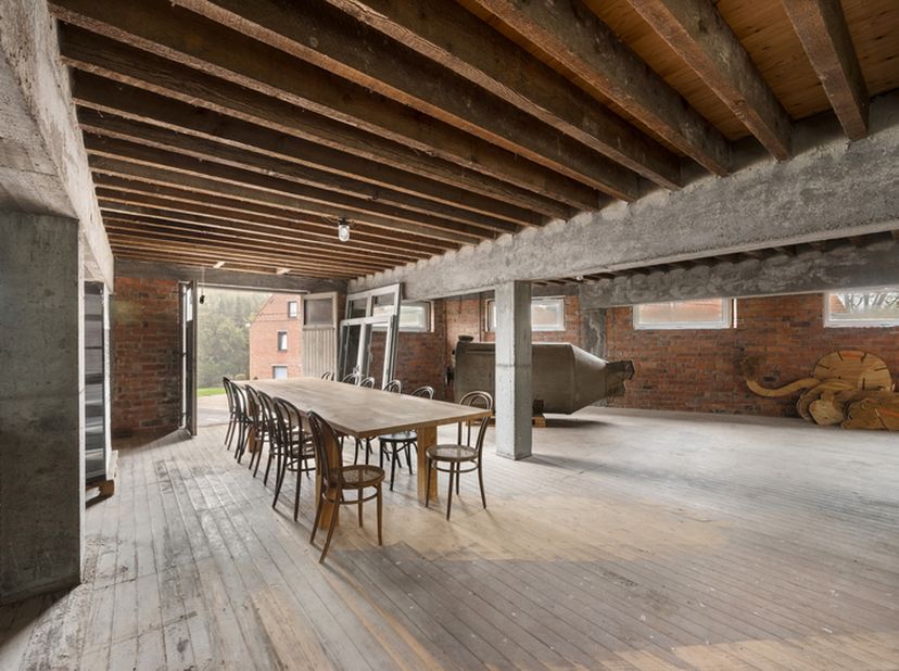 .Regio Roeselare. Grondgebied Gits. Grijspeerdstraat 52. Landelijk gelegen. Vlot bereikbaar : +/- 10 min. afrit Lichtervelde E 403. Te renoveren loft